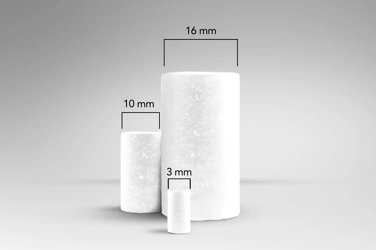 GALAVERNA SRL - Vendita ghiaccio secco - la foto mostra in maniera stilizzata i vari formati di pellet che produce l'azienda: 3mm, 10mm e 16mm